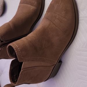 Brown time and tru boots